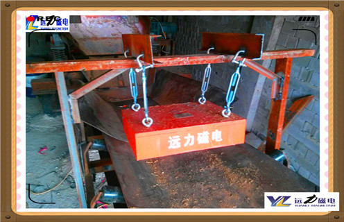 始終觀察懸掛式除鐵器電壓表和電流表的讀數是否正常 始終觀察懸掛式除鐵器電壓表和電流表的讀數是否正常